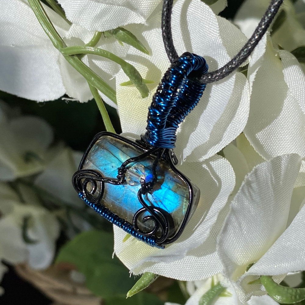 New Labradorite Flashy Blue and Black Necklace